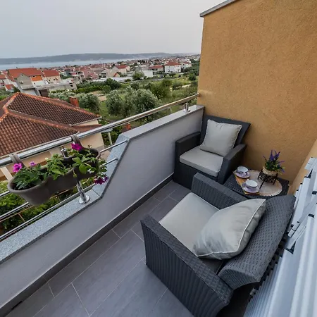 Marioeta Apartment Kastel Stari